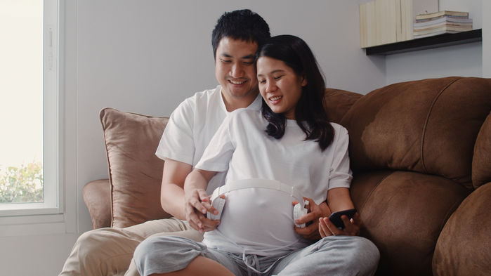 Làm thế nào để mẹ bầu vui vẻ, con sinh ra hay cười?