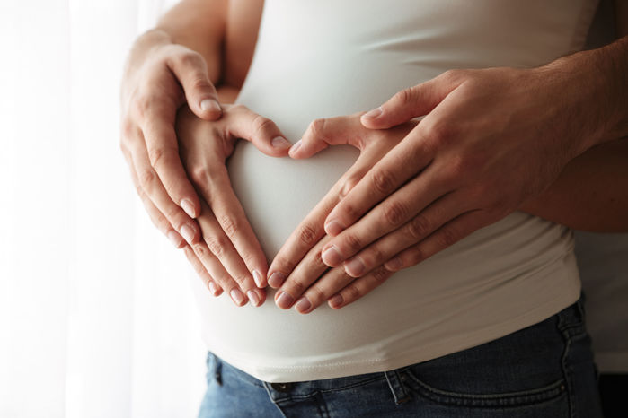 Làm thế nào để mẹ bầu vui vẻ, con sinh ra hay cười?