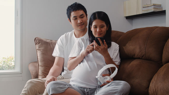 Làm thế nào để mẹ bầu vui vẻ, con sinh ra hay cười?