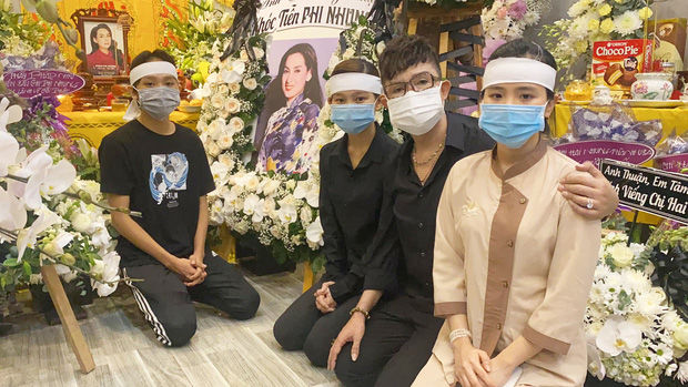 Lễ viếng cố NS Phi Nhung: sao việt đến chia buồn, người gửi vòng hoa