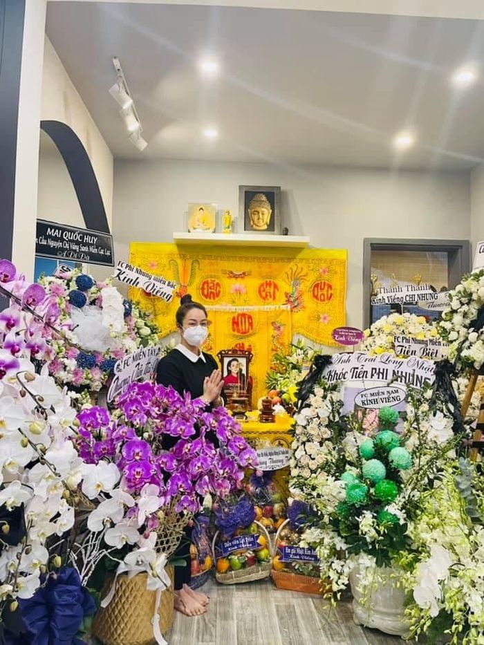 Lễ viếng cố NS Phi Nhung: sao việt đến chia buồn, người gửi vòng hoa