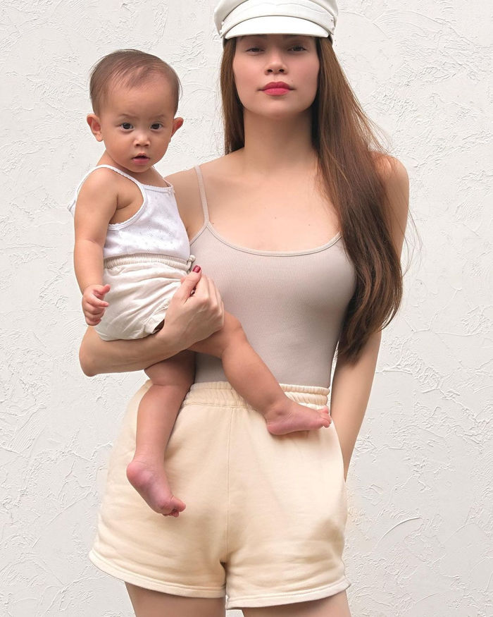Leon dạo này rất chăm khoe răng, cười phát nào ăn ảnh phát đó
