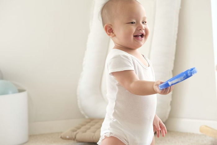Leon dạo này rất chăm khoe răng, cười phát nào ăn ảnh phát đó
