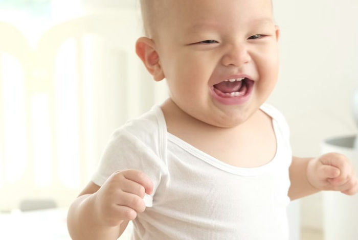 Leon dạo này rất chăm khoe răng, cười phát nào ăn ảnh phát đó