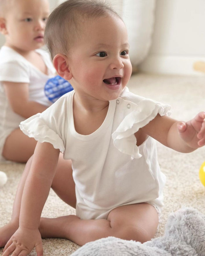 Leon dạo này rất chăm khoe răng, cười phát nào ăn ảnh phát đó