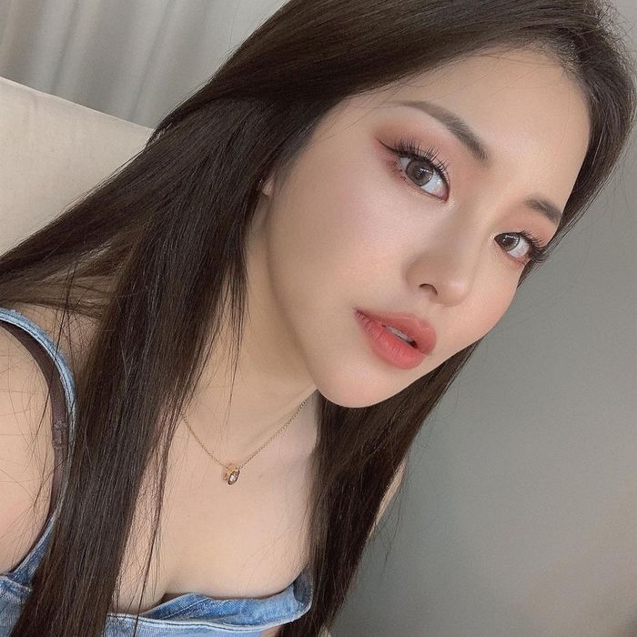 Loạt idol nữ có dàn hậu cung nam đông nhất: IU làm Jungkook cũng mê