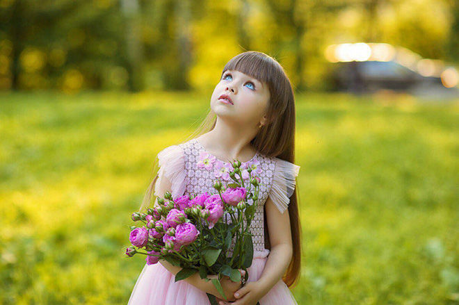 Mẫu nhí Nga đẹp nhất hành tinh khiến bố mẹ hoảng vì quá nổi tiếng