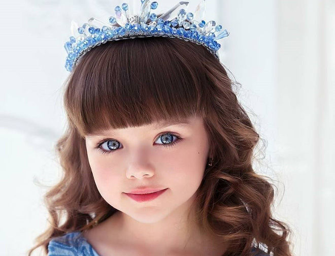Mẫu nhí Nga đẹp nhất hành tinh khiến bố mẹ hoảng vì quá nổi tiếng