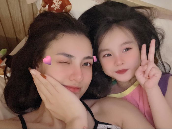 Mẹ đơn thân siêu nhân Vbiz: Ngọc Lan mua 2 nhà tiền tỷ