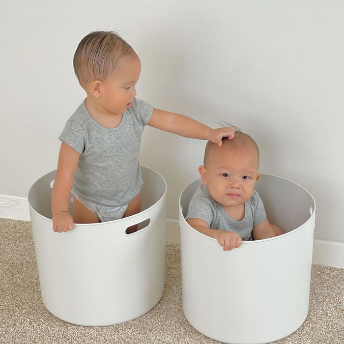 Mẹ vắng nhà, Leon - Lisa giáp lá cà chiến tay đôi
