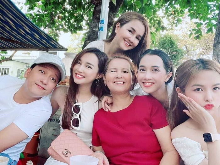Mối quan hệ của sao nam Việt và bố mẹ vợ: Kim Lý chưa phải sướng nhất