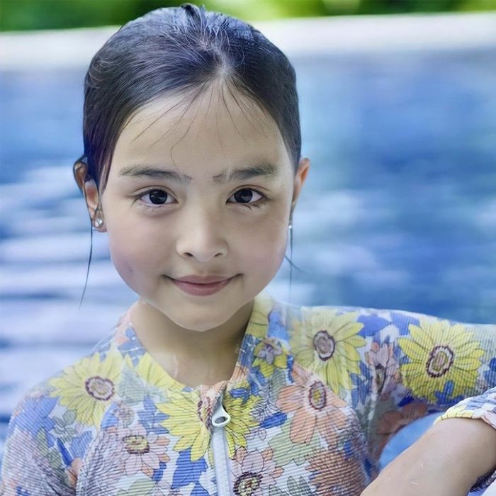 Mỹ nhân đẹp nhất Philippines lép vế trước con gái xinh như thiên thần