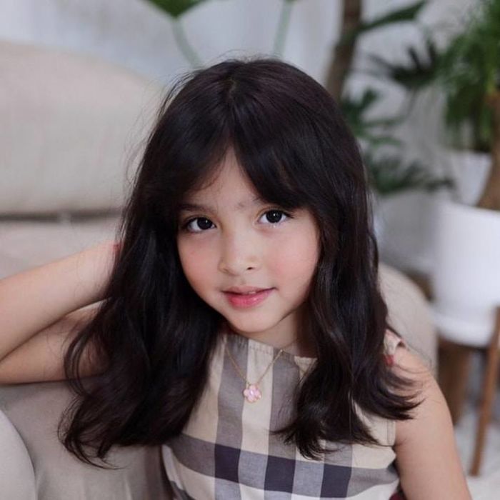 Mỹ nhân đẹp nhất Philippines lép vế trước con gái xinh như thiên thần