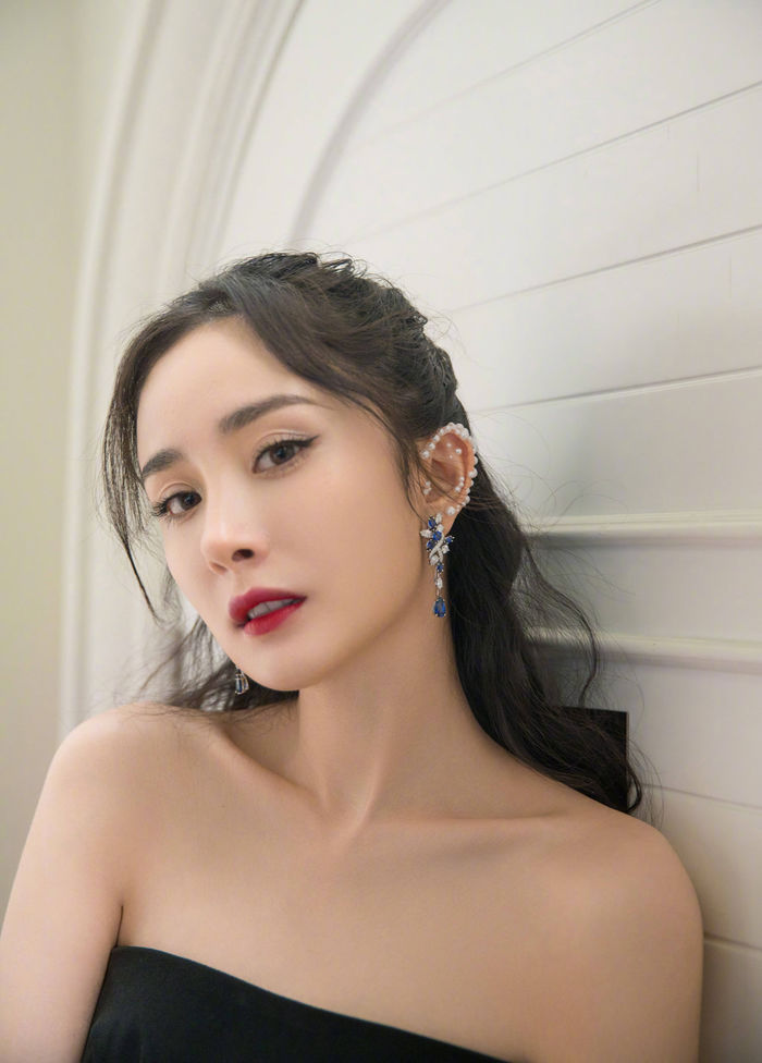 Mỹ nhân Hoa ngữ trong thiết kế hở vai: Thần tiên tỷ tỷ lộ nhược điểm