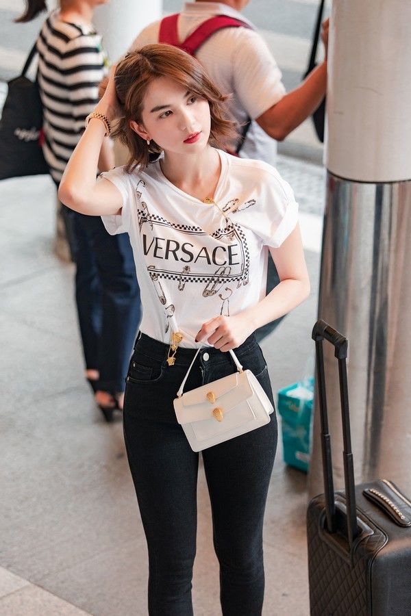 Mỹ nhân Việt dát đồ hiệu dạo phố: Hồ Ngọc Hà đắp 300 triệu đồng