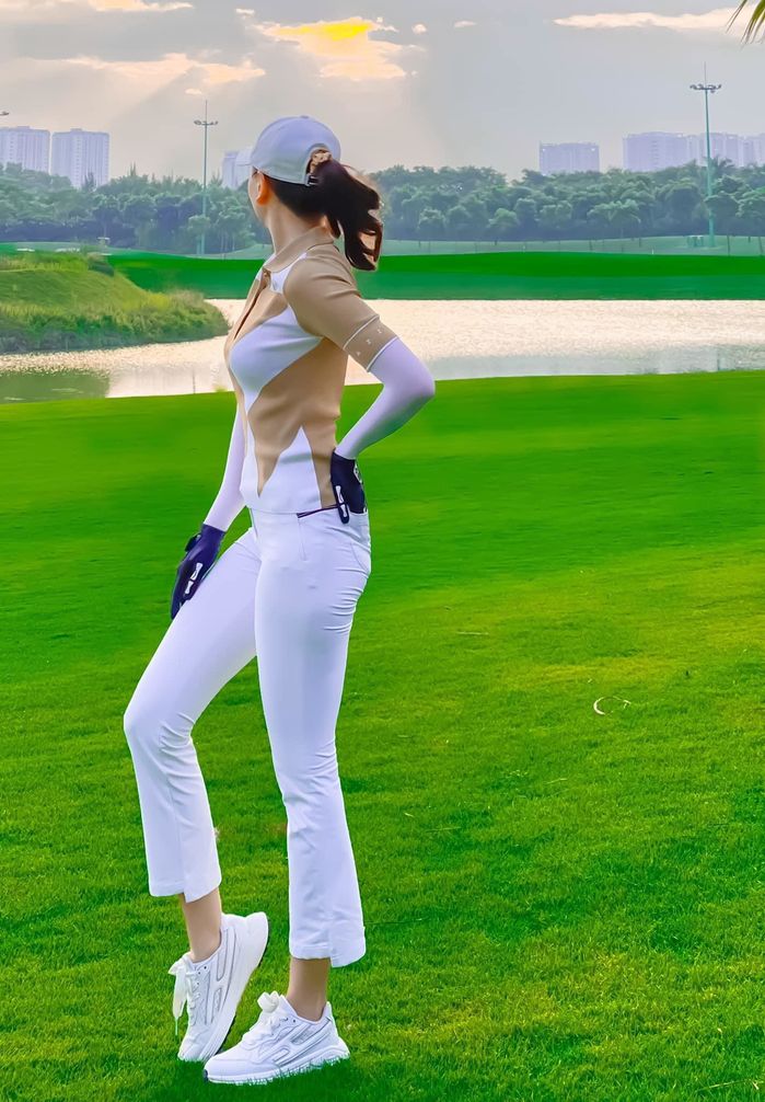 Mỹ nhân Việt sành điệu trên sân golf : Hương Giang như nữ sinh