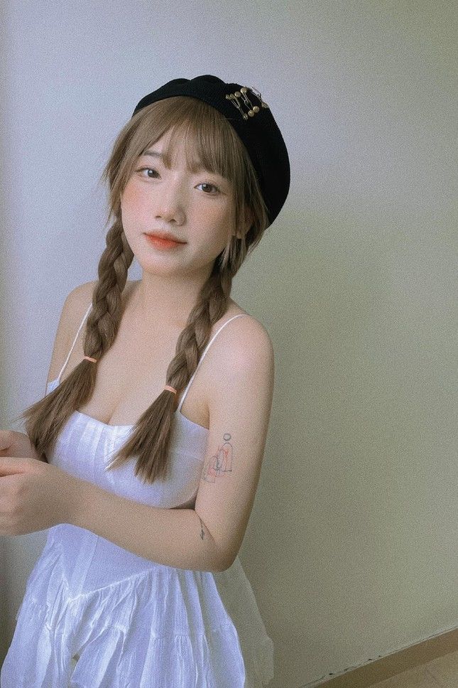 Nàng mẫu 2k2 khiến dân tình rần rần vì có vẻ ngoài giống Suzy