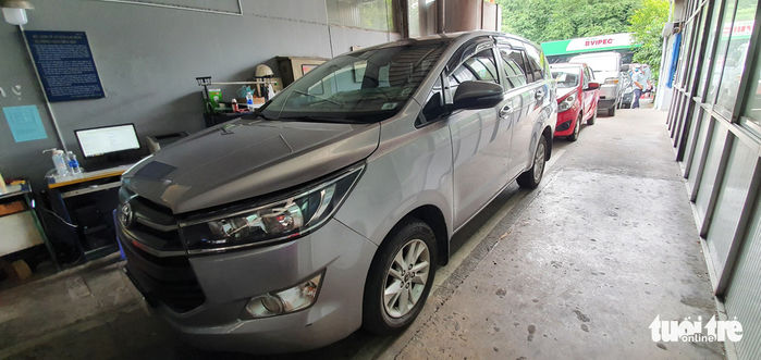 Ngày đầu nới lỏng giãn cách ở TP.HCM: nhiều người xếp hàng đi bán vàng