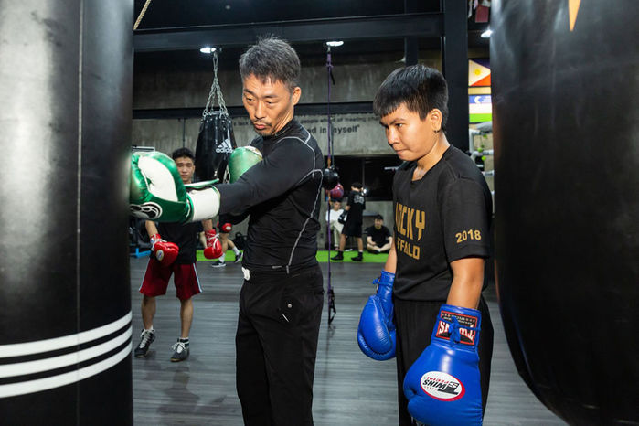 Thu Nhi: từ cô gái bán vé số hạ gục nhà vô địch boxing số 1 thế giới