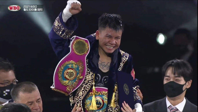 Thu Nhi: từ cô gái bán vé số hạ gục nhà vô địch boxing số 1 thế giới