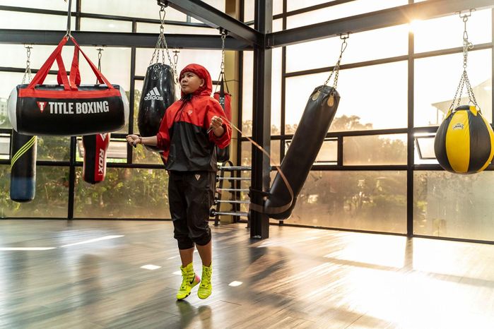 Thu Nhi: từ cô gái bán vé số hạ gục nhà vô địch boxing số 1 thế giới