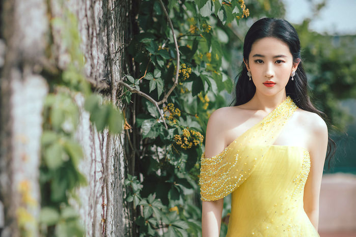 Những bà hoàng đỏng đảnh của Cbiz: Có người vừa ngã nhẹ đã nghỉ quay