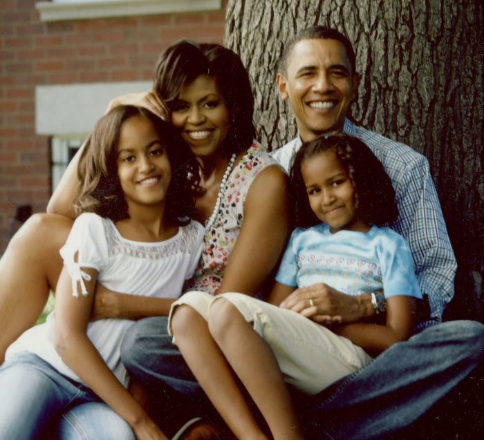 Cựu tổng thống Mỹ dạy con: Obama yêu cầu con dùng bữa với cha mẹ