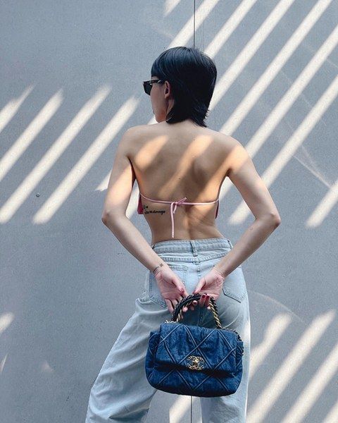 Những chiếc áo dễ cảm lạnh chỉ Tóc Tiên mới dám mặc