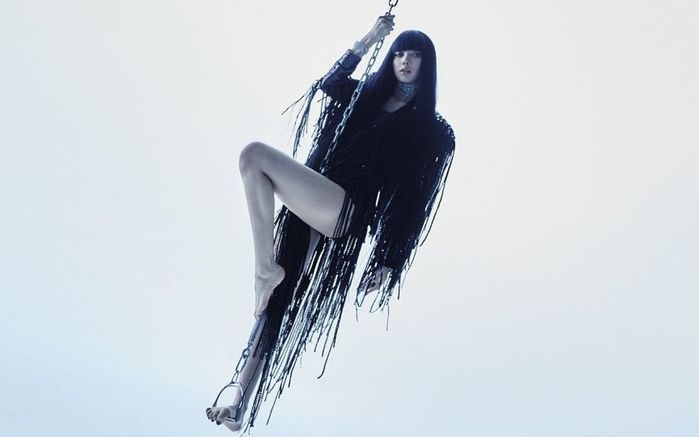 Những đôi chân cực phẩm của mỹ nữ Kpop: Lisa có giữ vững vị thế?