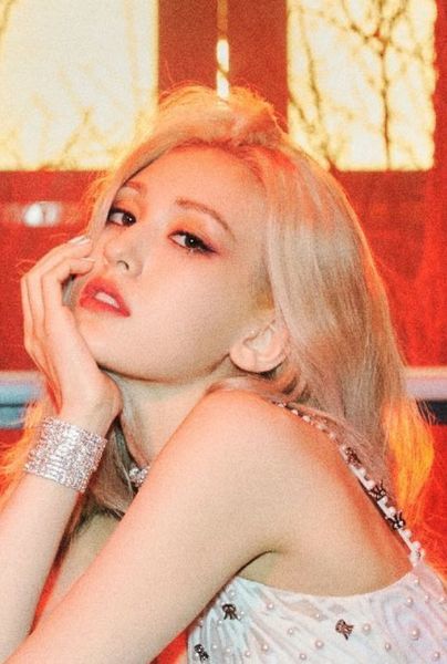 Những idol gây sốt bởi bức ảnh gia đình toàn nhan sắc cực phẩm