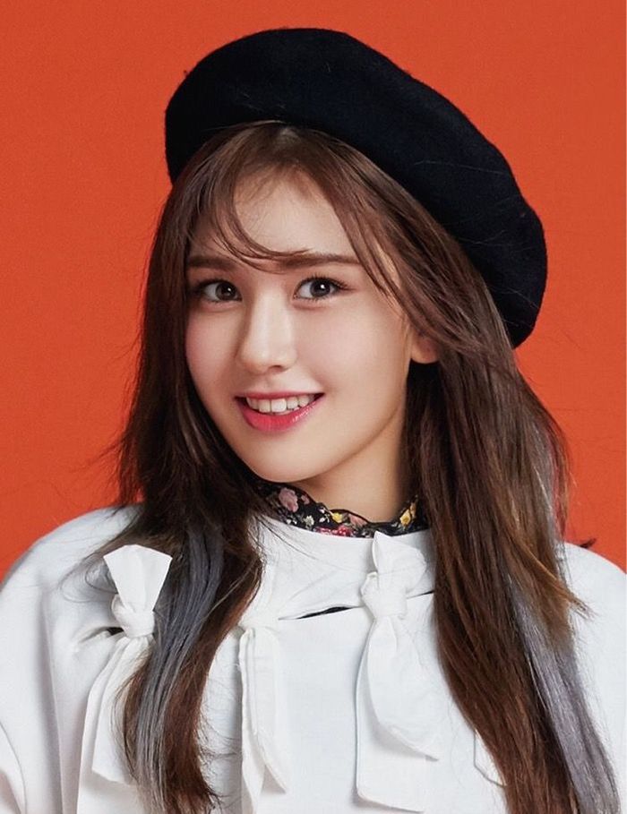Idol Kpop ngoại quốc chịu bất công: Lisa liên tục nghi bị “chèn ép”