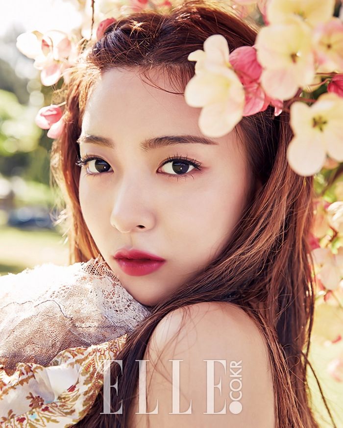 Những lần hóa trang chất như nước cất của loạt idol Kpop