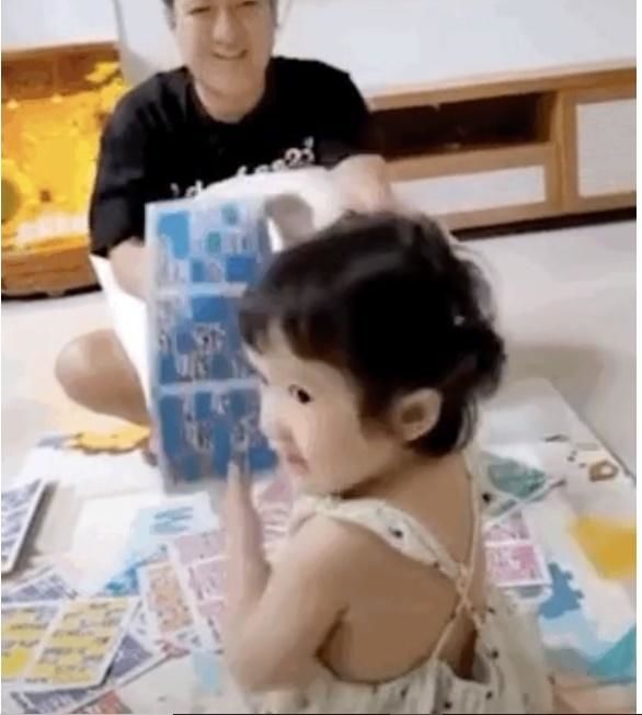 Những lần lộ ảnh con gái của Trường Giang - Nhã Phương