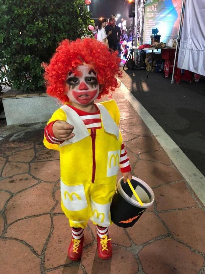 Những màn cosplay hài hước của các bé trong ngày Halloween