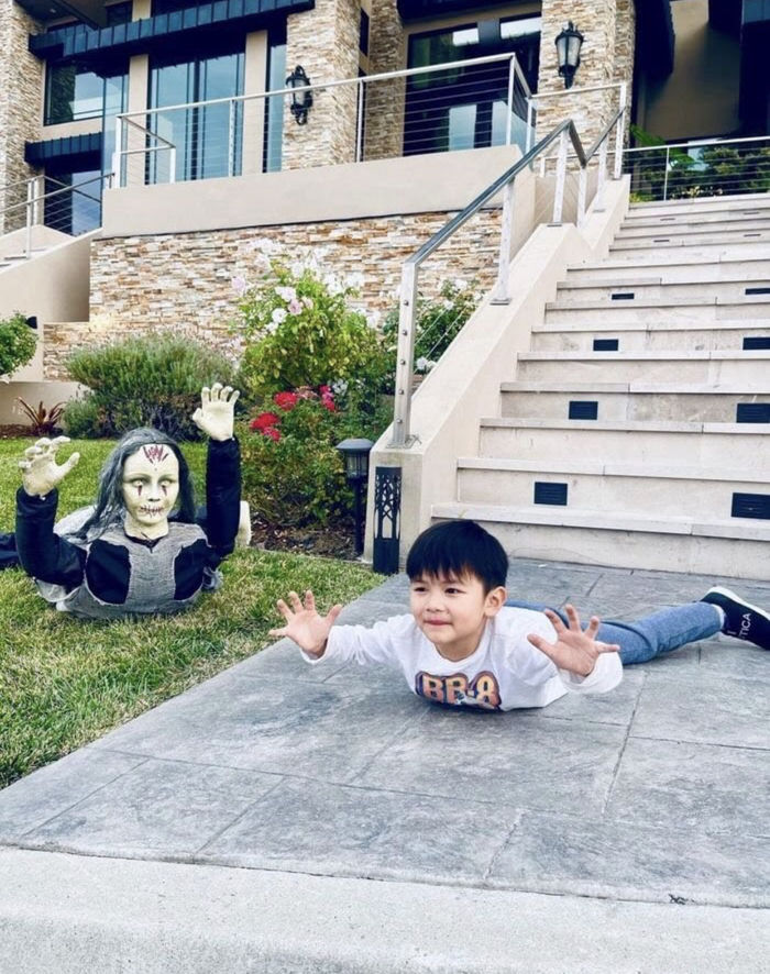 Nhóc tỳ Vbiz chơi Halloween 2021 hoành tráng: Bo Thúi đốn tim