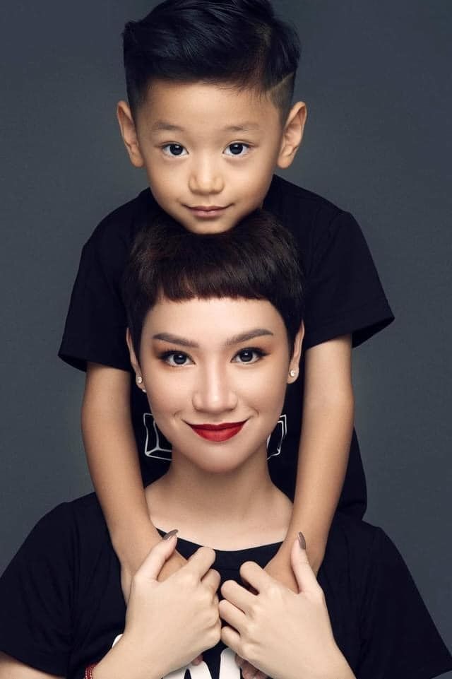 Mỹ nhân Vbiz nói không với đẻ thuê: Con gái Nhã Phương xinh giống mẹ