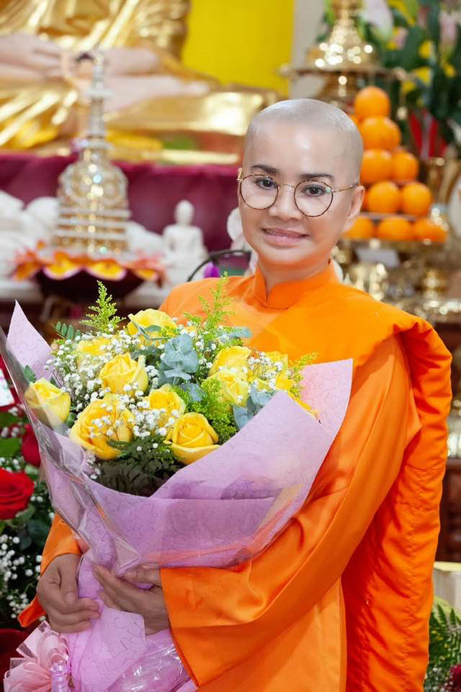 Những ngôi sao từ bỏ ánh hào quang để tìm đến Phật pháp
