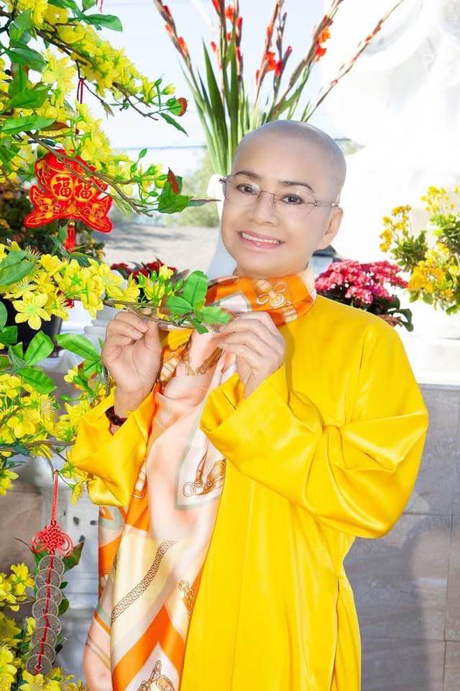 Những ngôi sao từ bỏ ánh hào quang để tìm đến Phật pháp