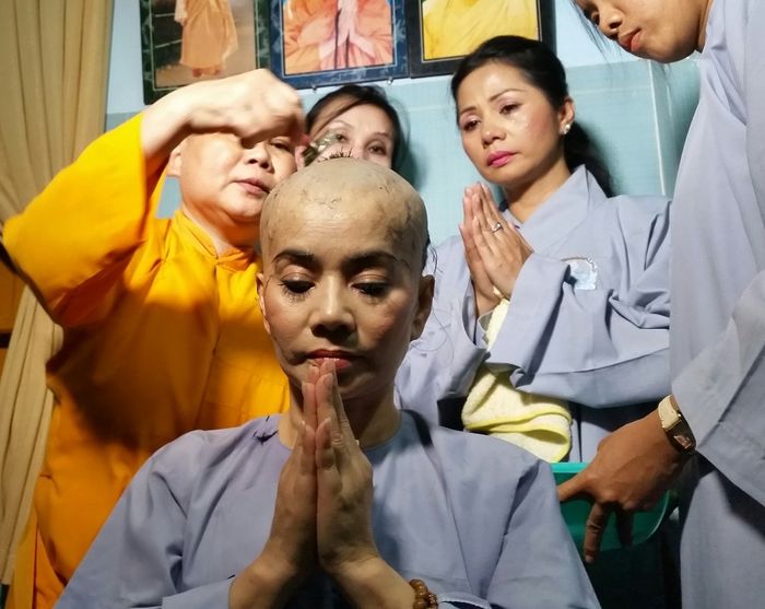 Những ngôi sao từ bỏ ánh hào quang để tìm đến Phật pháp