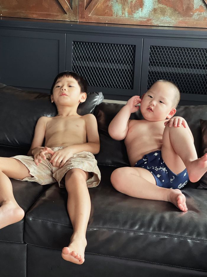 Những nhóc tì ú na ú nần vượt mặt các anh chị: Leon không đối thủ