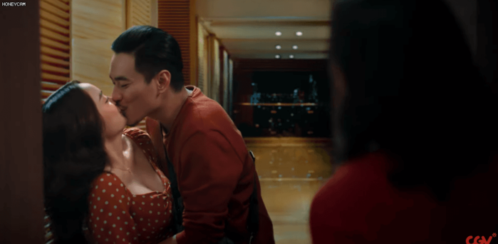 Nụ hôn thắm thiết trên màn ảnh: Thanh Sơn - Khả Ngân lấn át tất cả