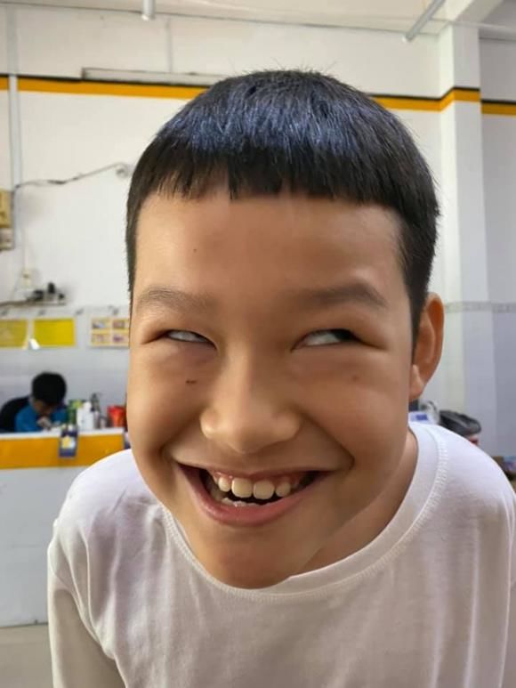 Những ông bố bà mẹ sao Việt lầy lội dìm hàng con cái