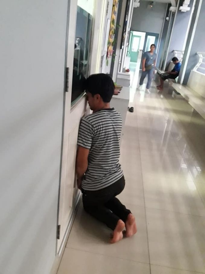 Những ông bố yếu đuối: Khóc lóc khi con đi học vẫn chưa bằng trùm cuối