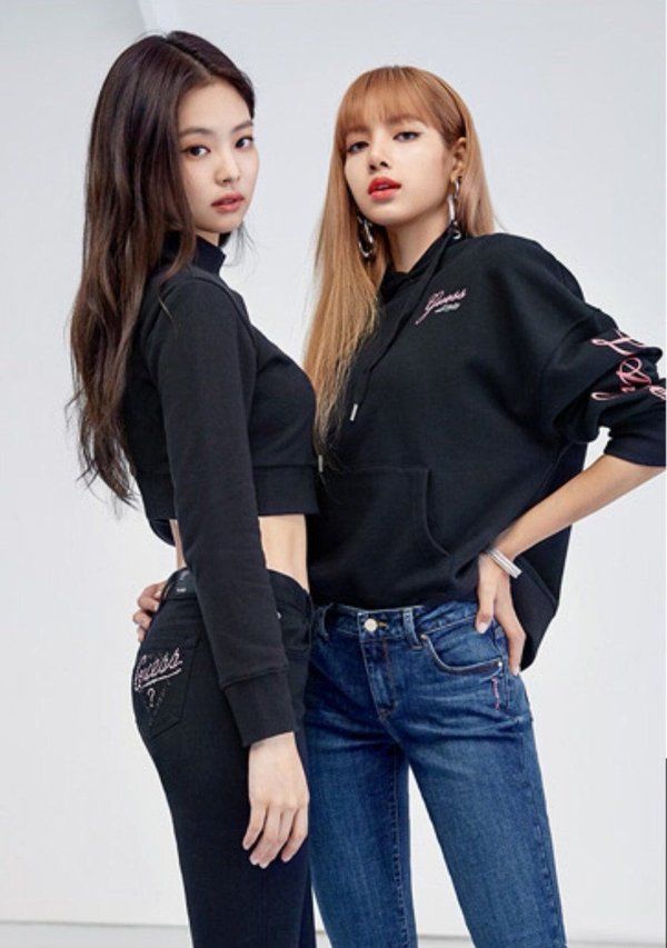 Sao nữ Kpop sở hữu đôi vai cực phẩm: Jennie, Lisa liệu đã đẹp nhất?