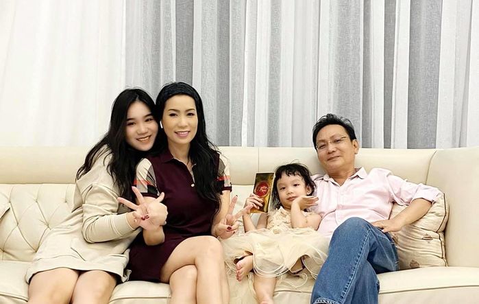 Những sao Việt sinh con trễ nhất Vbiz: Có người 43 tuổi vẫn có em bé