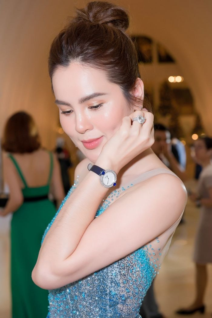 Những viên kim cương to chà bá của mỹ nhân Việt: Lý Nhã Kỳ 100 tỷ