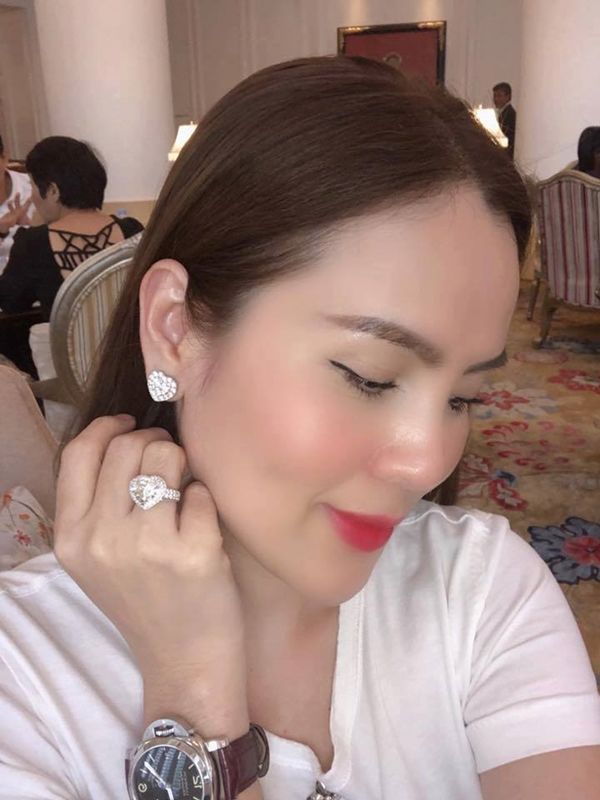 Những viên kim cương to chà bá của mỹ nhân Việt: Lý Nhã Kỳ 100 tỷ