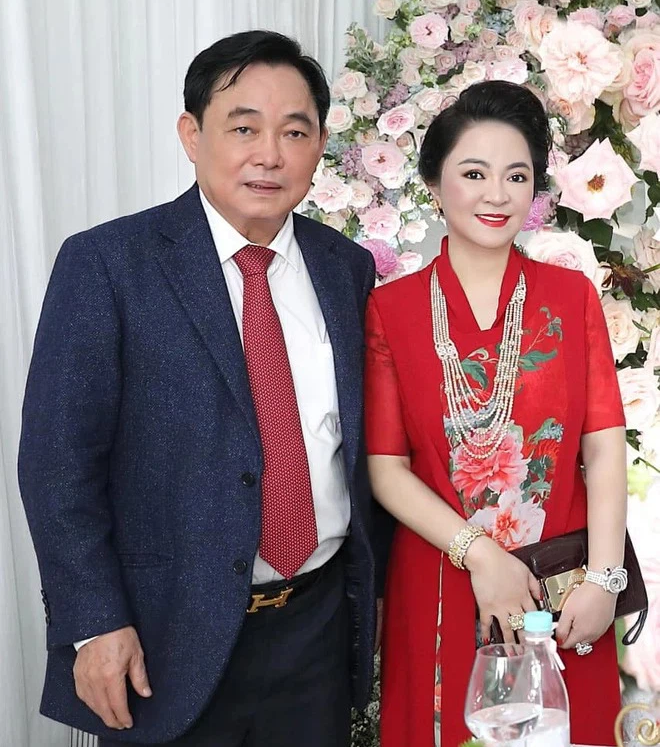 Ông Dũng lò vôi chiều bà Hằng: Âm thầm xây 10 cây cầu ở quê tặng vợ