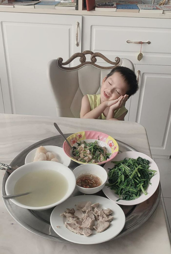 Phi Thanh Vân dạy con: xem con là bạn, nói chuyện bằng 3 ngôn ngữ