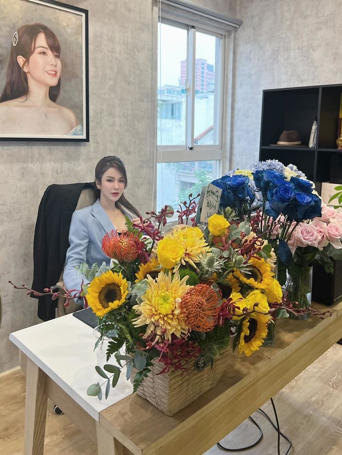 Quà 20/10 của mỹ nhân Việt: người xế hộp 6 tỷ, người kim cương 8 cara